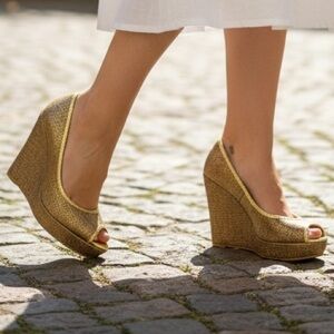 TORY BURCH Raffia Wedges. Size 8